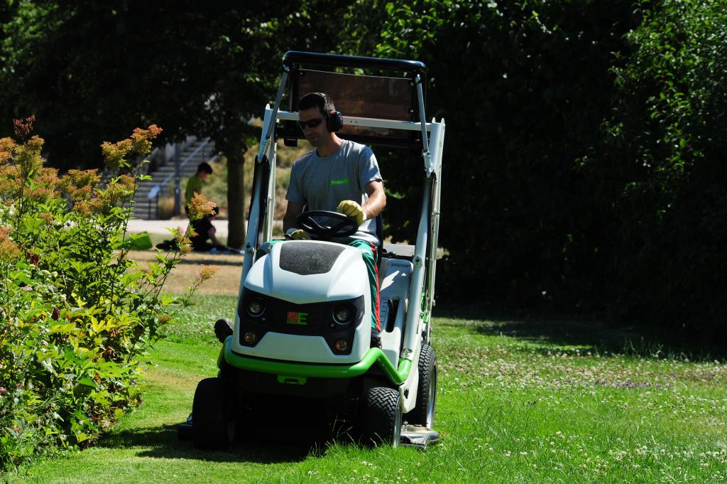 Etesia Zitmaaiers Buffalo 124 HVHPX2