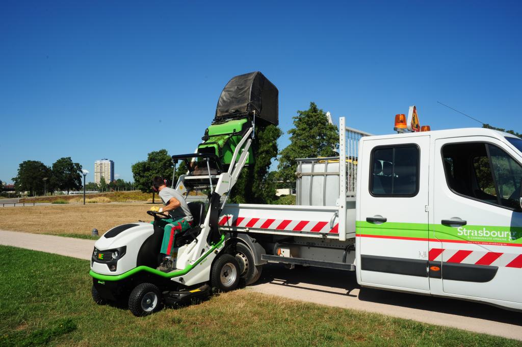 Etetsia Zitmaaiers Buffalo 124 HVHP2