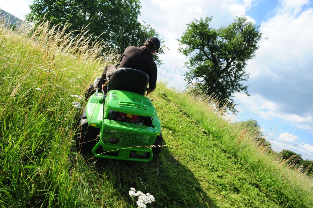 Etesia Ruwterreinmaaiers Attila AK 88
